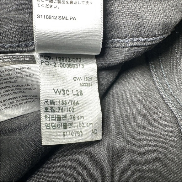 Levi's Women's 721 High Rise Skinny Leg Distressed Jeans Size 30 Rhinestone - Picture 12 of 16